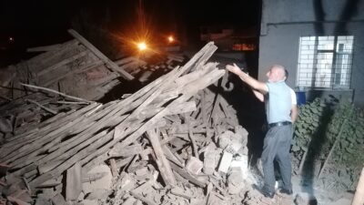Erbaa’da ahşap ev çöktü, 1 kişi yaralandı