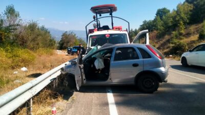 Niksar’da Virajı Alamayan Otomobil Traktör Yüklü Kamyonete Çarptı: 1 Yaralı