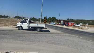 Amasya'da kamyonetle çarpışan otomobildeki 3 kişi yaralandı