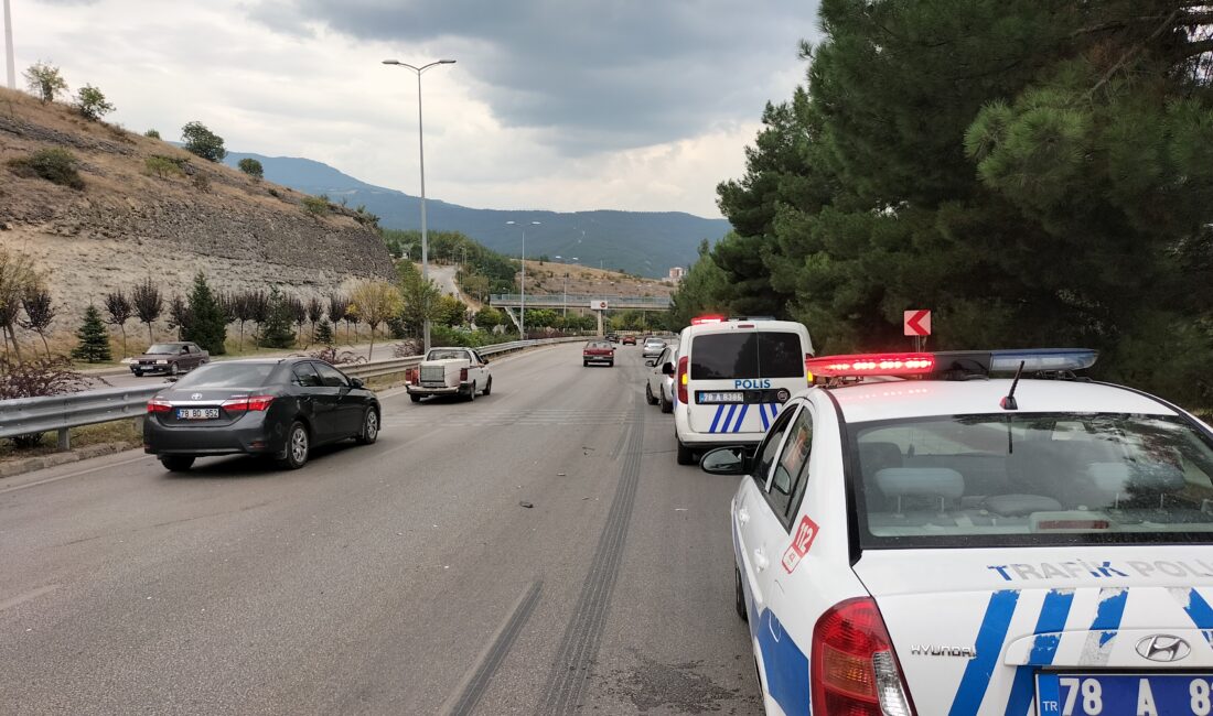 Karabük'te bariyere çarpan otomobildeki 2 kişi yaralandı