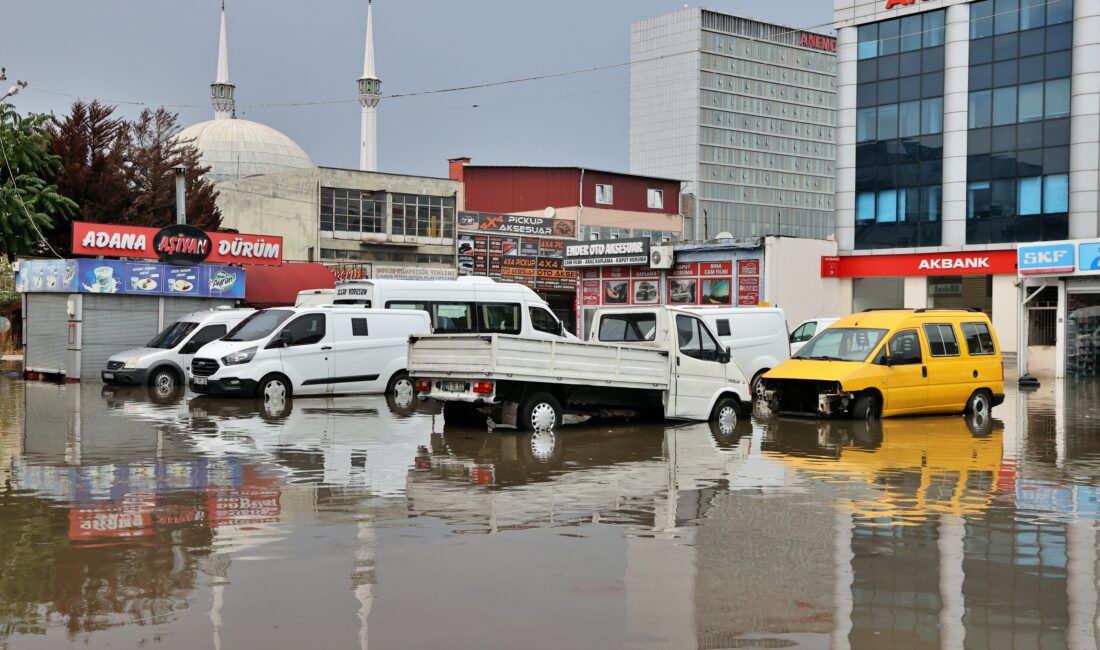 GÜNCELLEME 2 – Samsun'da sağanak nedeniyle ev ve iş yerlerini su bastı